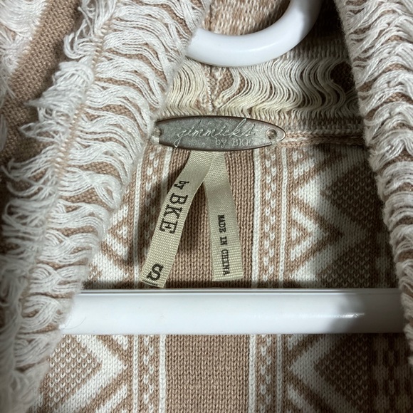 Gimmicks by BKE The Buckle Fringe Red, White, Blue Knit Cardigan Sweater - Picture 9 of 11